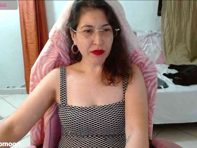 LEUKSNOMOONSEX webcam