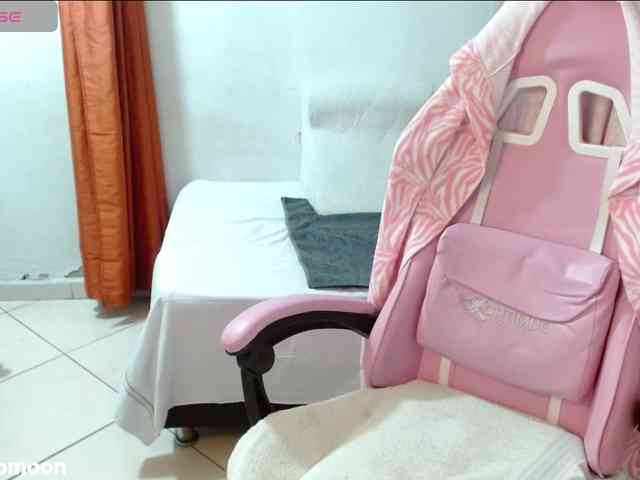 LEUKSNOMOONSEX webcam