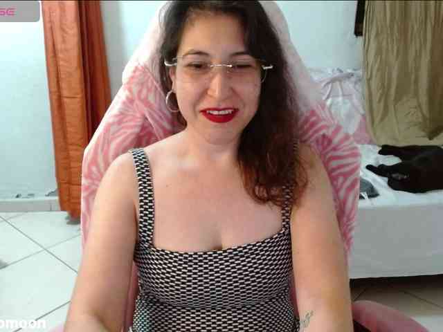 LEUKSNOMOONSEX webcam