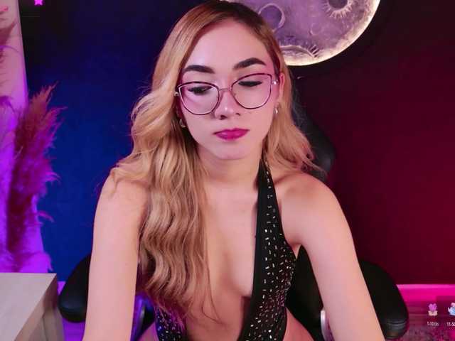 SophieLafont live cam on BongaCams