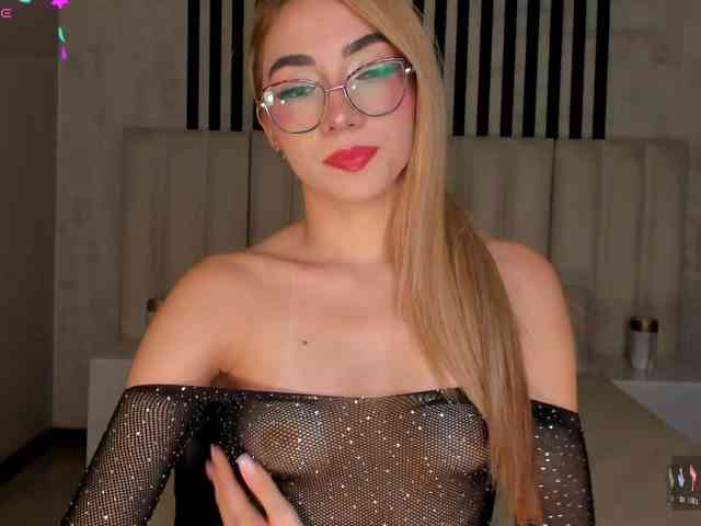 Sophielafont's cam show statistics and live stream