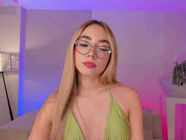 Sophielafont's cam show statistics and live stream