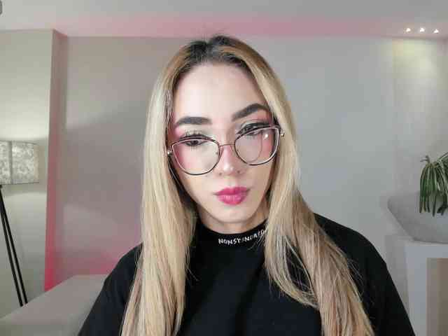 Sophielafont's cam show statistics and live stream