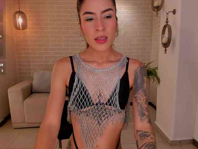 Model: ArianaCastillo