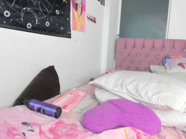 ronnetemiller live cam on BongaCams