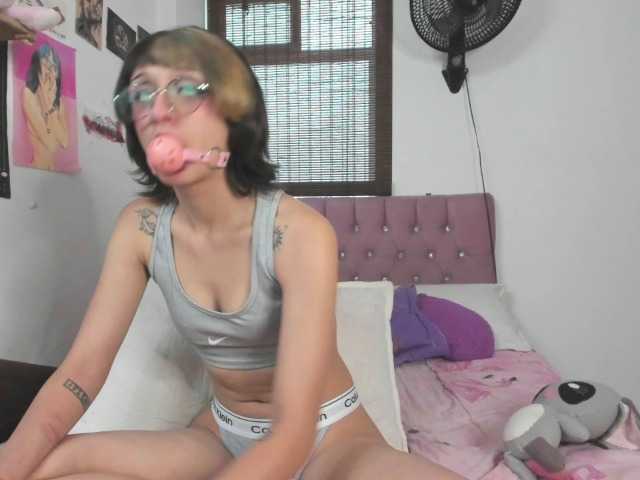 ronnetemiller live cam on BongaCams