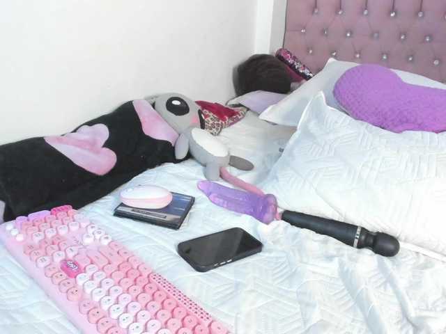 ronnetemiller live cam on BongaCams