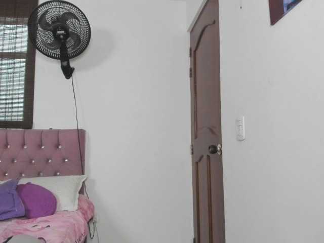 ronnetemiller live cam on BongaCams