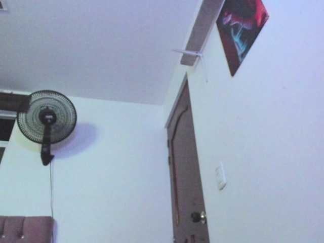 ronnetemiller live cam on BongaCams
