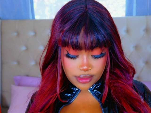TiannahGlow live cam on BongaCams