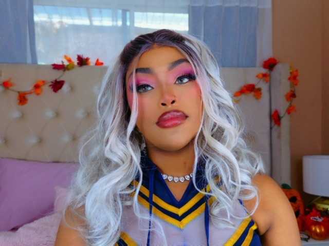 TiannahGlow live cam preview