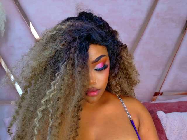 TiannahGlow live cam on BongaCams