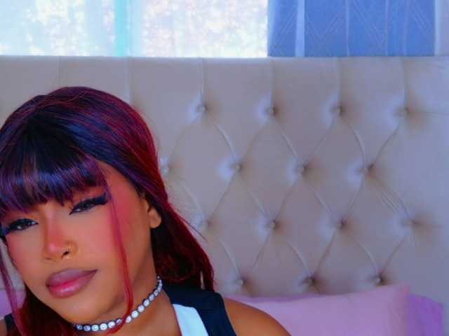 TiannahGlow, en directo ahora en BongaCams