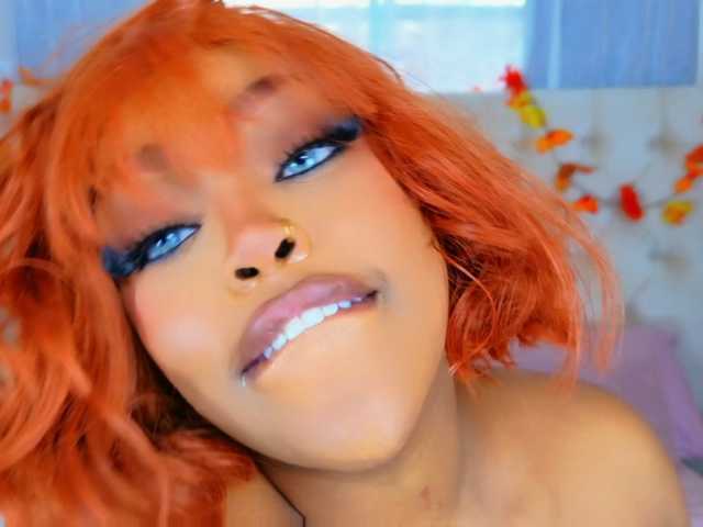 TiannahGlow live cam preview