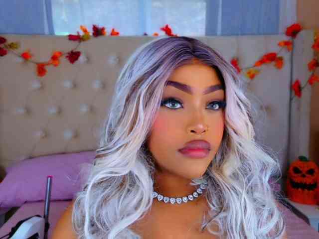 Модель: TiannahGlow