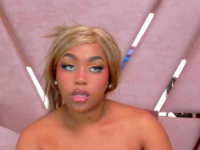 TiannahGlow webcam