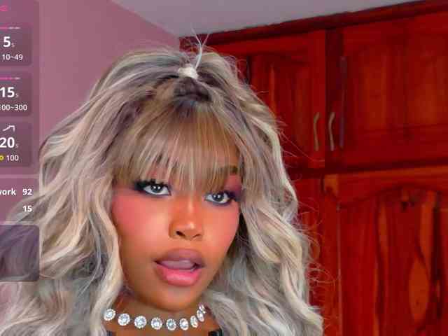 TiannahGlow webcam