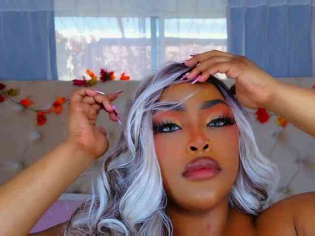 Модель: TiannahGlow