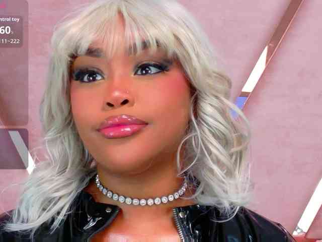 TiannahGlow webcam