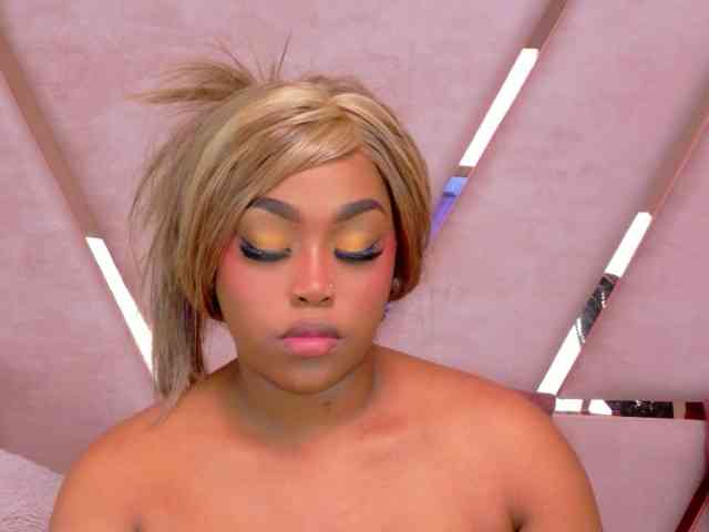 TiannahGlow webcam