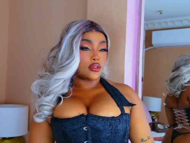 Model: TiannahGlow