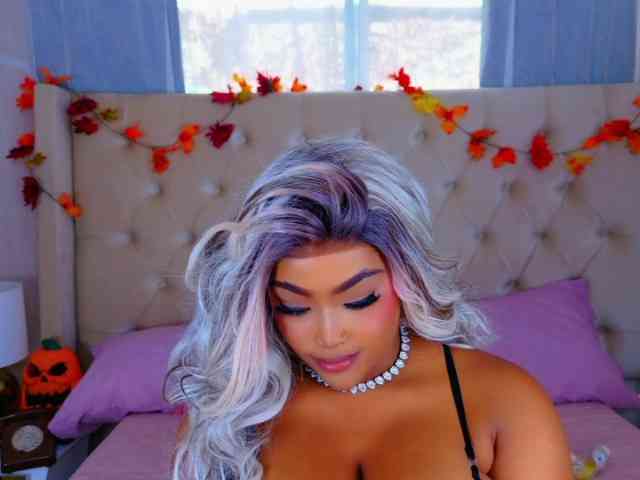Model: TiannahGlow