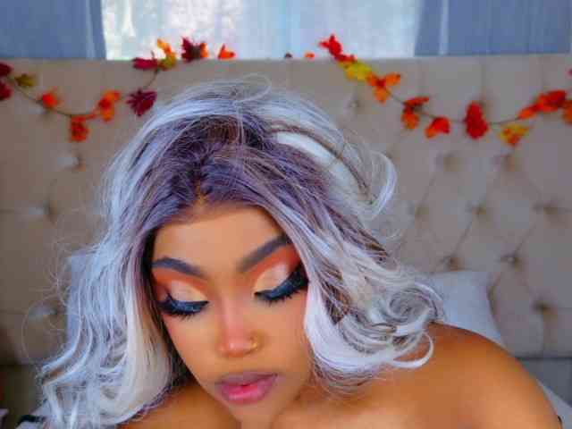 Модель: TiannahGlow
