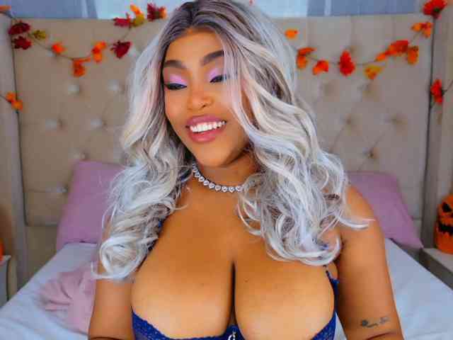 Модель: TiannahGlow
