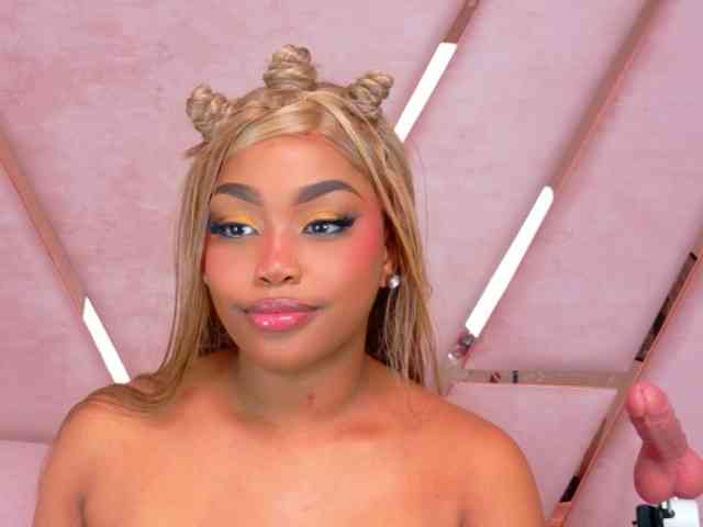 TiannahGlow webcam