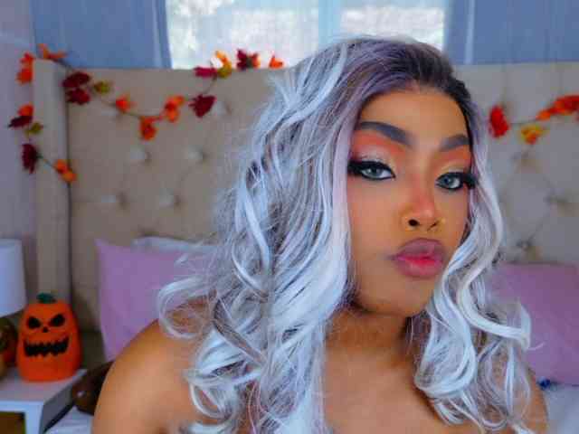 Модель: TiannahGlow