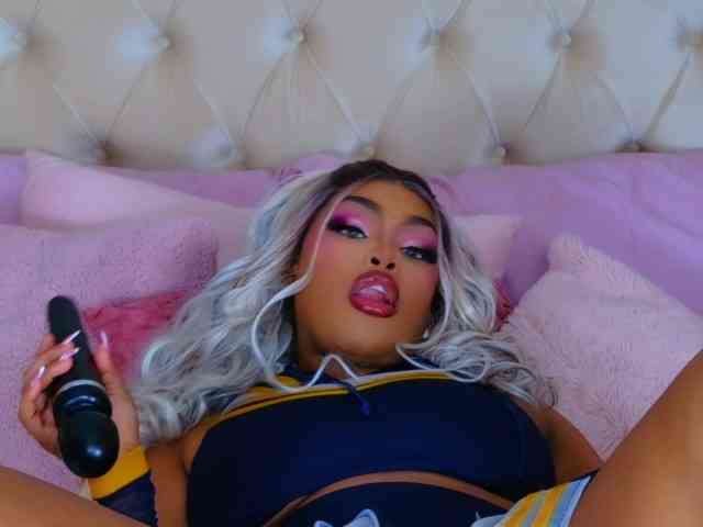 Модель: TiannahGlow