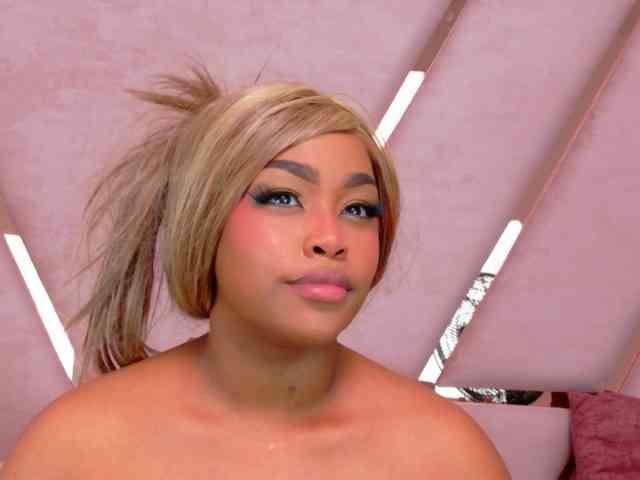 TiannahGlow webcam
