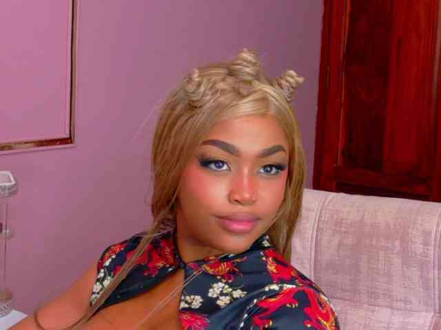 TiannahGlow webcam