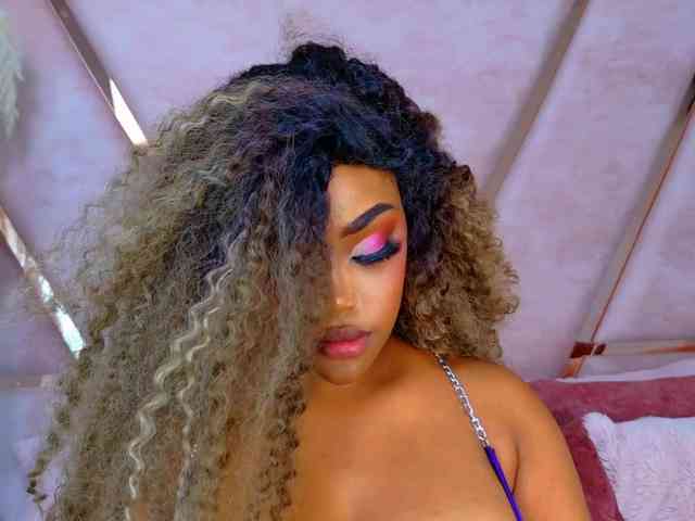 Modelo: TiannahGlow