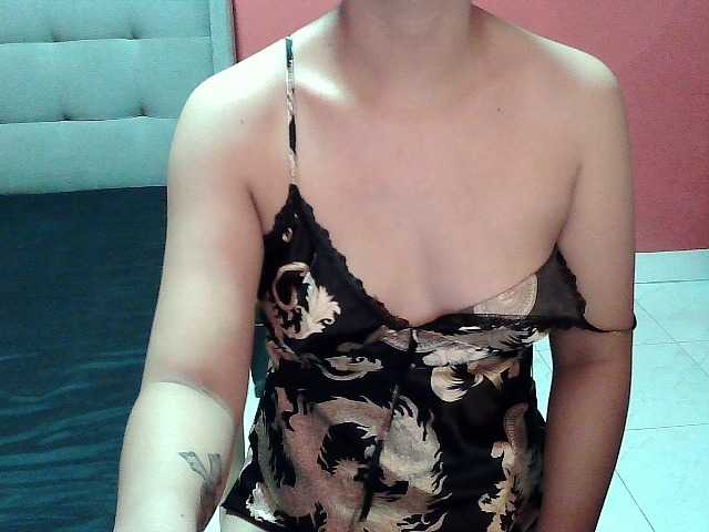 SweeetCum live webcam show