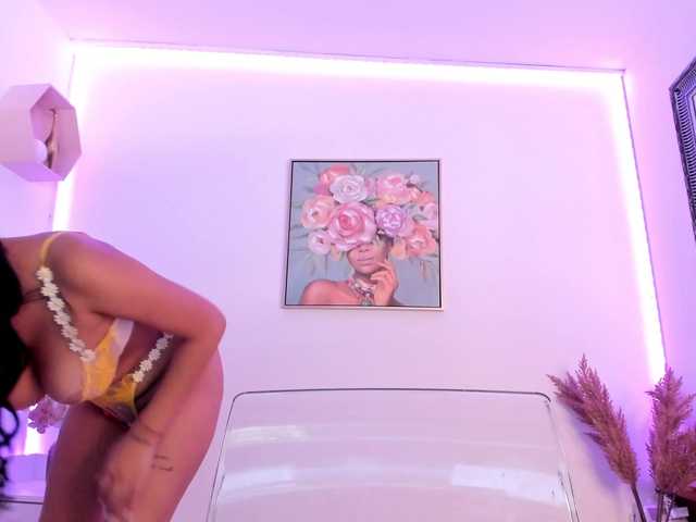 Olivia-Rimes live cam on BongaCams