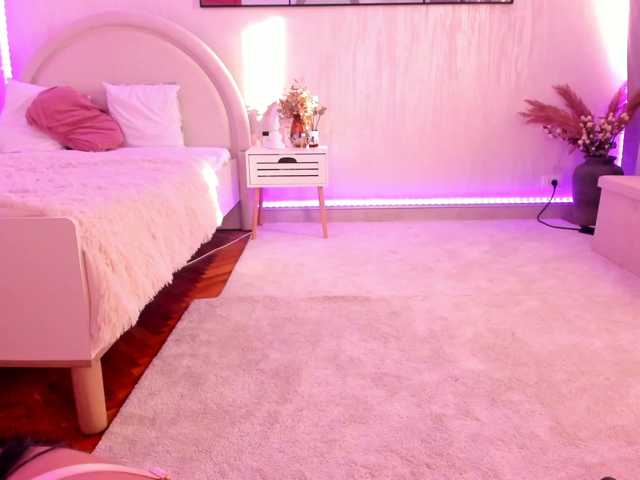 Olivia-Rimes live cam on BongaCams