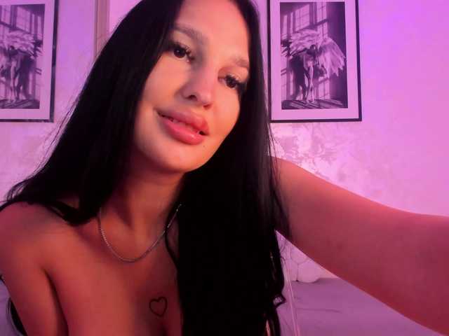 Olivia-Rimes live cam on BongaCams