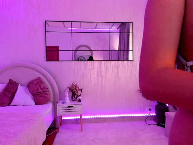 Olivia-Rimes live cam on BongaCams