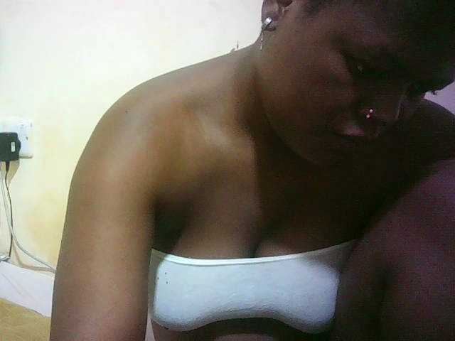 Prettydoll5 live cam on BongaCams