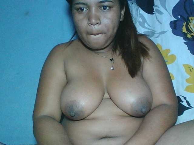 le modèle Beauty-Boobs est en webcam porno dans un show sur le site bongacams, il possède les tags suivants: Ebony,Brunette,Trimmed