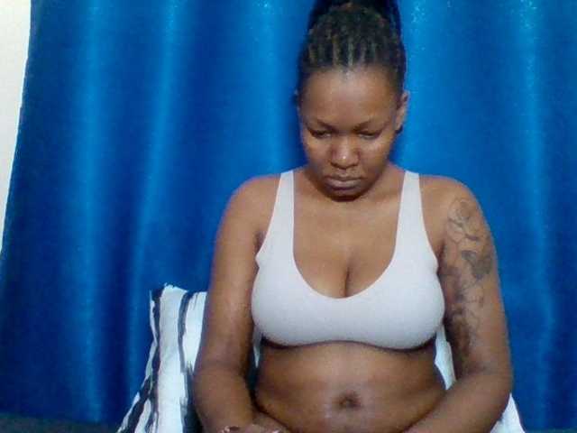 Mona2002 live webcam show