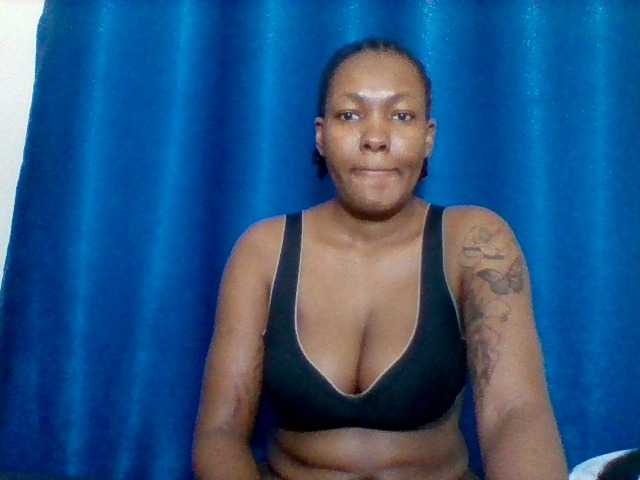 Mona2002 live webcam show