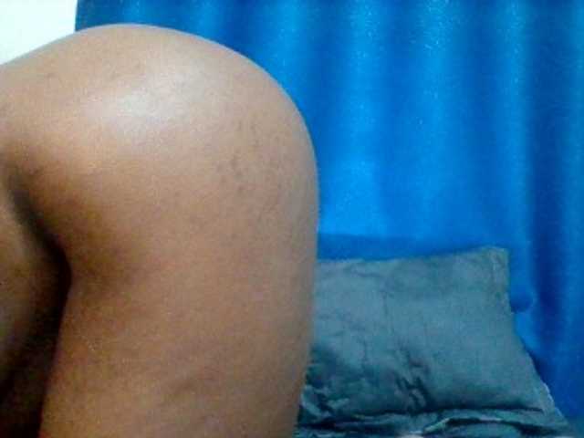 Mona2002 live webcam show