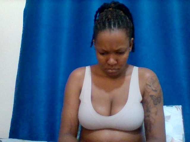 Mona2002 webcam