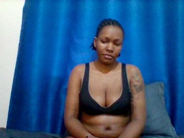 Mona2002 live webcam show