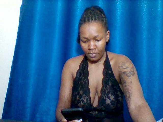 Mona2002 live webcam show