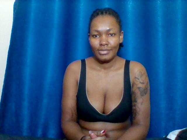 Mona2002 live webcam show