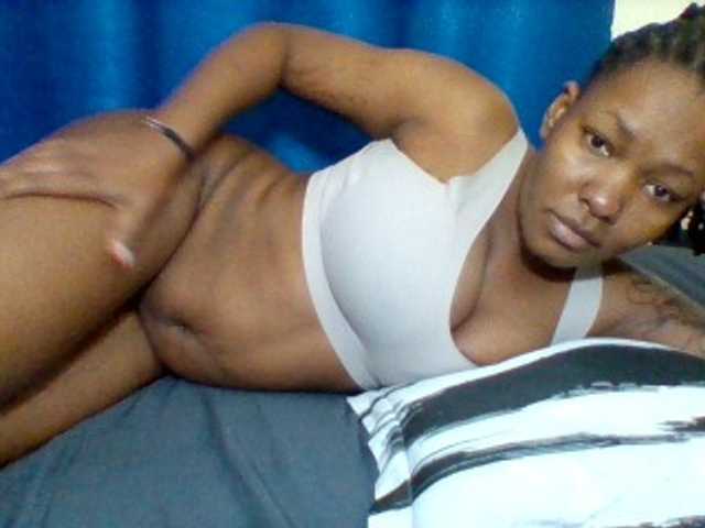 Mona2002 cam en directo en BongaCams