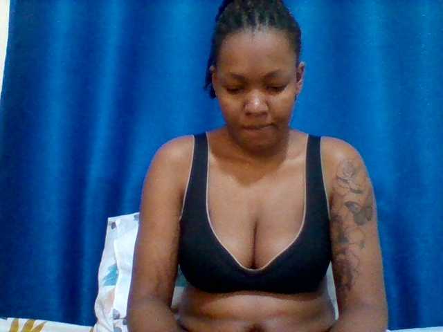 Mona2002 live webcam show